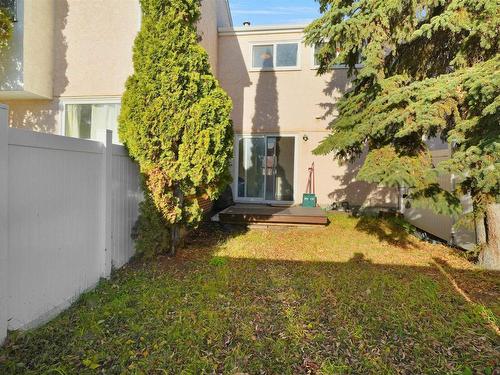 47 Lakewood Village, Edmonton, AB - Outdoor