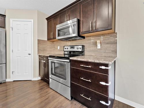 720 40 Avenue, Edmonton, AB - Indoor Photo Showing Kitchen