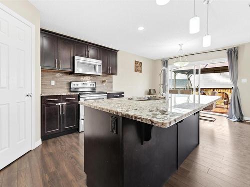 720 40 Avenue, Edmonton, AB - Indoor Photo Showing Kitchen With Upgraded Kitchen