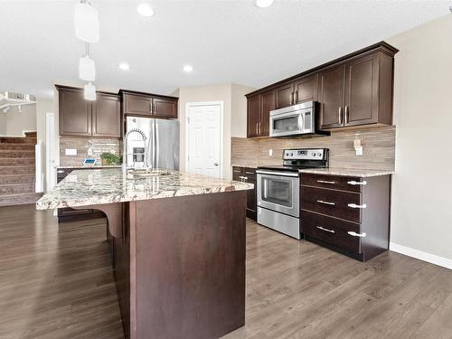 720 40 Avenue, Edmonton, AB - Indoor Photo Showing Kitchen With Upgraded Kitchen