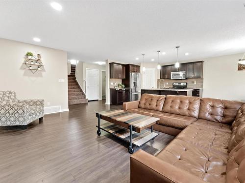 720 40 Avenue, Edmonton, AB - Indoor Photo Showing Living Room