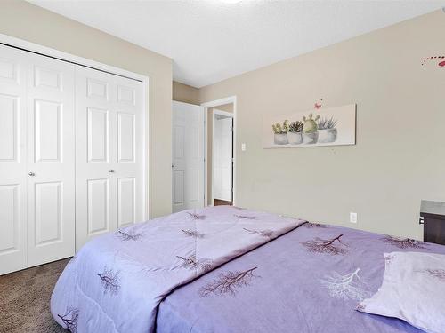 720 40 Avenue, Edmonton, AB - Indoor Photo Showing Bedroom