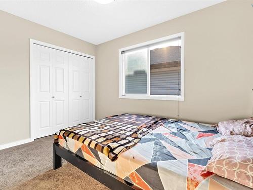 720 40 Avenue, Edmonton, AB - Indoor Photo Showing Bedroom