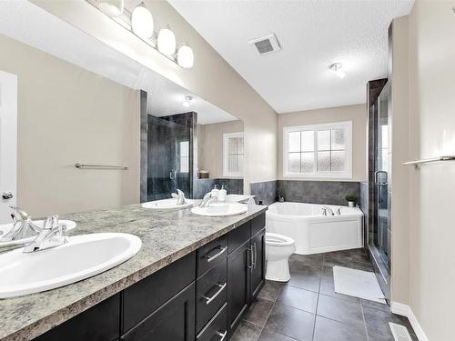 720 40 Avenue, Edmonton, AB - Indoor Photo Showing Bathroom