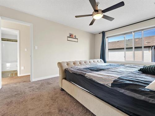 720 40 Avenue, Edmonton, AB - Indoor Photo Showing Bedroom