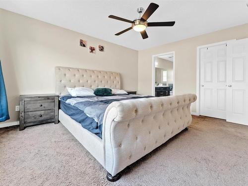 720 40 Avenue, Edmonton, AB - Indoor Photo Showing Bedroom