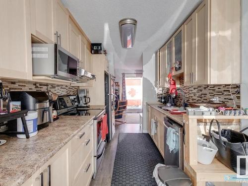 748 Saddleback Road, Edmonton, AB - Indoor Photo Showing Kitchen With Upgraded Kitchen