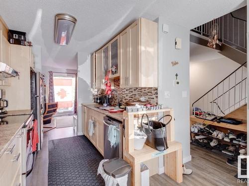 748 Saddleback Road, Edmonton, AB - Indoor Photo Showing Kitchen With Upgraded Kitchen