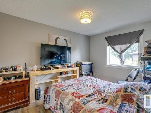 748 Saddleback Road, Edmonton, AB - Indoor Photo Showing Bedroom