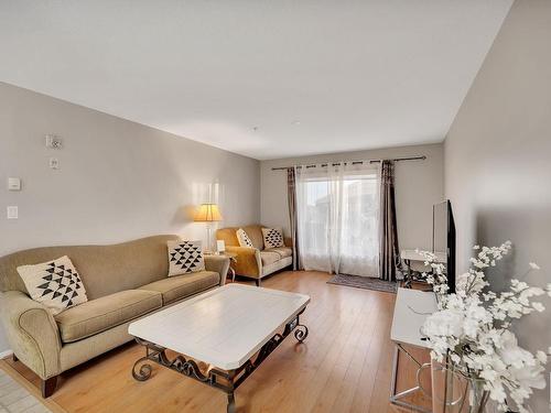 132 592 Hooke Road, Edmonton, AB - Indoor Photo Showing Living Room