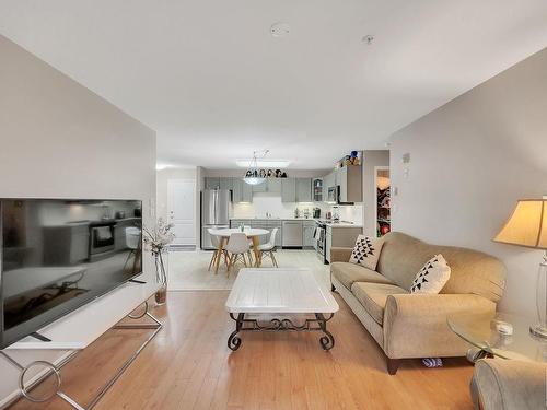 132 592 Hooke Road, Edmonton, AB - Indoor Photo Showing Living Room