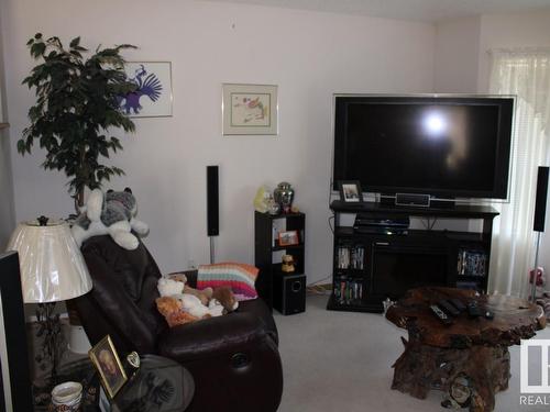 1672 Tompkins Place Nw, Edmonton, AB - Indoor Photo Showing Other Room