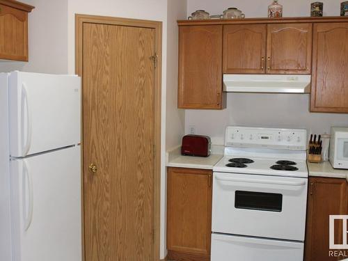 1672 Tompkins Place Nw, Edmonton, AB - Indoor Photo Showing Kitchen