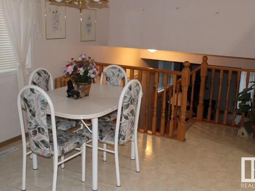 1672 Tompkins Place Nw, Edmonton, AB - Indoor Photo Showing Dining Room