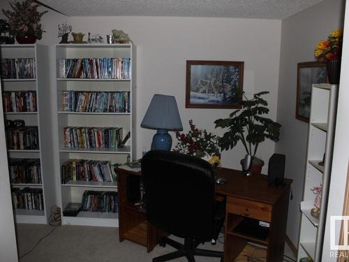 1672 Tompkins Place Nw, Edmonton, AB - Indoor Photo Showing Office