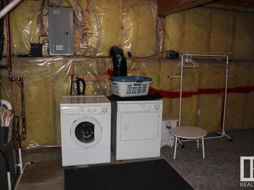 1672 Tompkins Place Nw, Edmonton, AB - Indoor Photo Showing Laundry Room