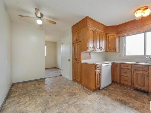 5105 57 Avenue, Leduc, AB - Indoor Photo Showing Kitchen