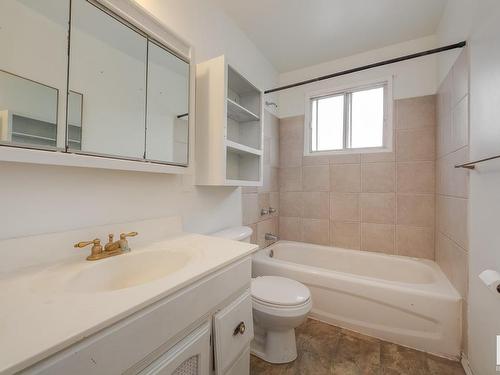 5105 57 Avenue, Leduc, AB - Indoor Photo Showing Bathroom