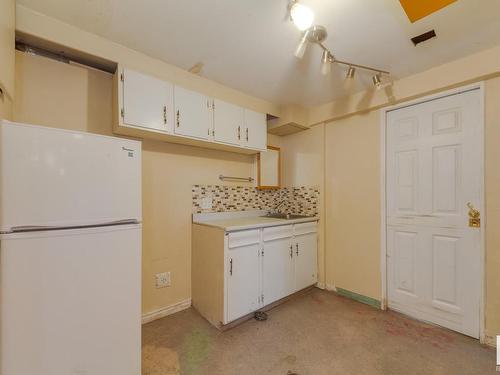 5105 57 Avenue, Leduc, AB - Indoor Photo Showing Kitchen