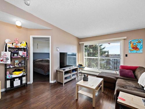 402 15503 106 Street, Edmonton, AB - Indoor Photo Showing Living Room