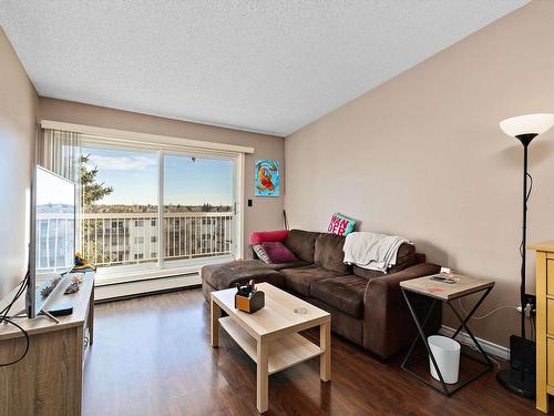 402 15503 106 Street, Edmonton, AB - Indoor Photo Showing Living Room