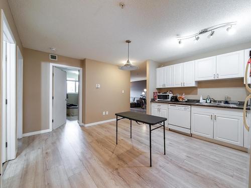 209 8117 114 Avenue, Edmonton, AB - Indoor Photo Showing Kitchen