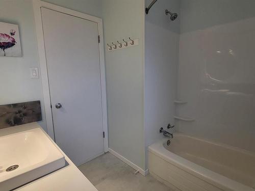 4813 64 Street, Camrose, AB - Indoor Photo Showing Bathroom