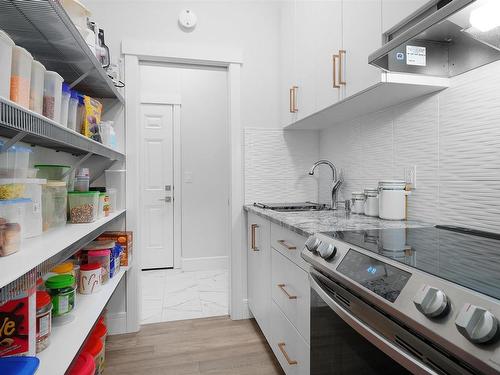 15852 29 Avenue, Edmonton, AB - Indoor Photo Showing Kitchen