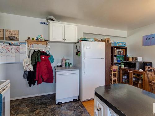 10560 52 Avenue, Edmonton, AB - Indoor Photo Showing Kitchen