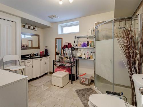 10560 52 Avenue, Edmonton, AB - Indoor Photo Showing Bathroom