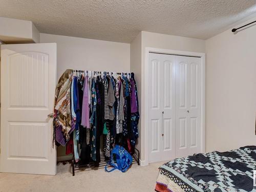 10560 52 Avenue, Edmonton, AB - Indoor Photo Showing Bedroom