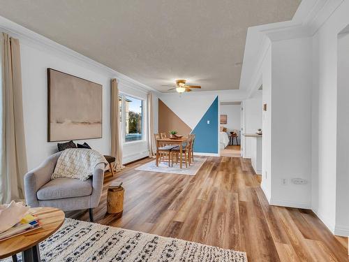 36 9914 80 Avenue, Edmonton, AB - Indoor Photo Showing Living Room