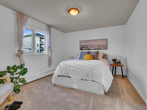 36 9914 80 Avenue, Edmonton, AB - Indoor Photo Showing Bedroom