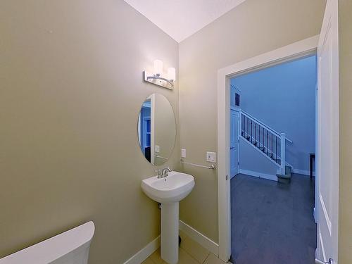 3938 Cherry Cove Sw, Edmonton, AB - Indoor Photo Showing Bathroom