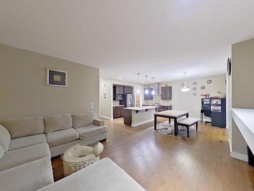 3938 Cherry Cove Sw, Edmonton, AB - Indoor Photo Showing Living Room