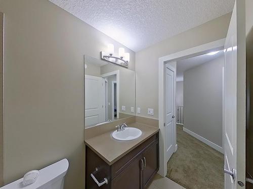 3938 Cherry Cove Sw, Edmonton, AB - Indoor Photo Showing Bathroom