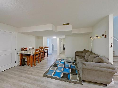 3938 Cherry Cove Sw, Edmonton, AB - Indoor Photo Showing Living Room