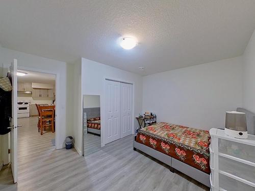 3938 Cherry Cove Sw, Edmonton, AB - Indoor Photo Showing Bedroom