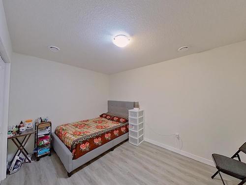 3938 Cherry Cove Sw, Edmonton, AB - Indoor Photo Showing Bedroom