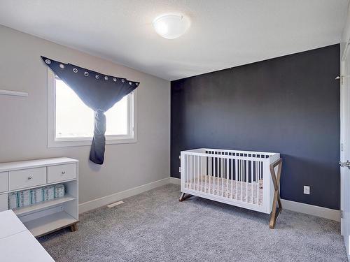 3644 Hummingbird Way, Edmonton, AB - Indoor Photo Showing Bedroom