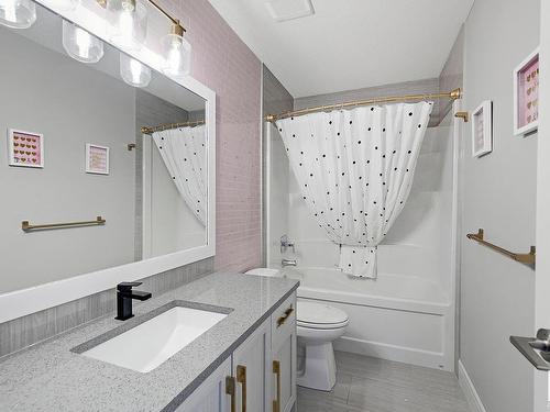 3644 Hummingbird Way, Edmonton, AB - Indoor Photo Showing Bathroom