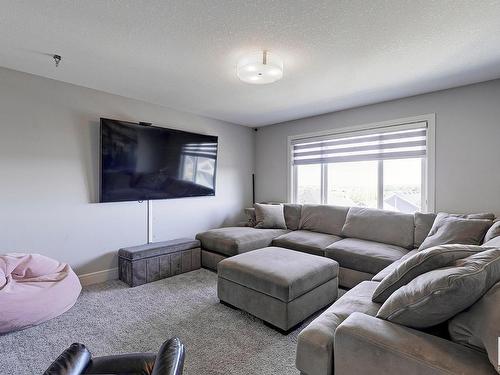 3644 Hummingbird Way, Edmonton, AB - Indoor Photo Showing Living Room