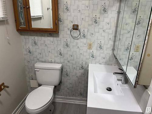 5103 55 Avenue, Tofield, AB - Indoor Photo Showing Bathroom