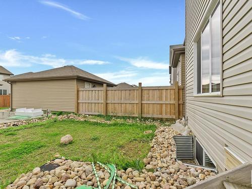 880 Cy Becker Drive, Edmonton, AB - Outdoor