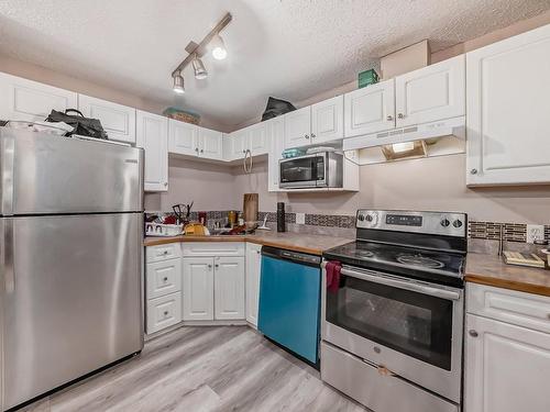 135 3425 19 St, Edmonton, AB - Indoor Photo Showing Kitchen