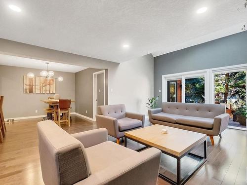 46 500 Lessard Drive Nw, Edmonton, AB - Indoor Photo Showing Living Room