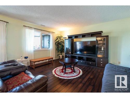 411 14810 51 Avenue, Edmonton, AB - Indoor Photo Showing Living Room