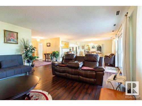 411 14810 51 Avenue, Edmonton, AB - Indoor Photo Showing Living Room