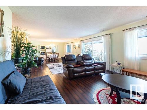 411 14810 51 Avenue, Edmonton, AB - Indoor Photo Showing Living Room