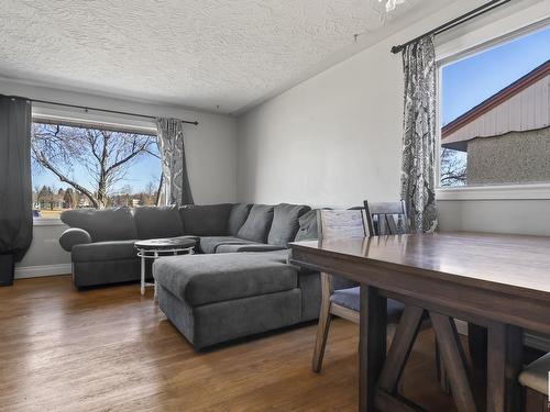 12232 140 Street Nw, Edmonton, AB - Indoor Photo Showing Living Room